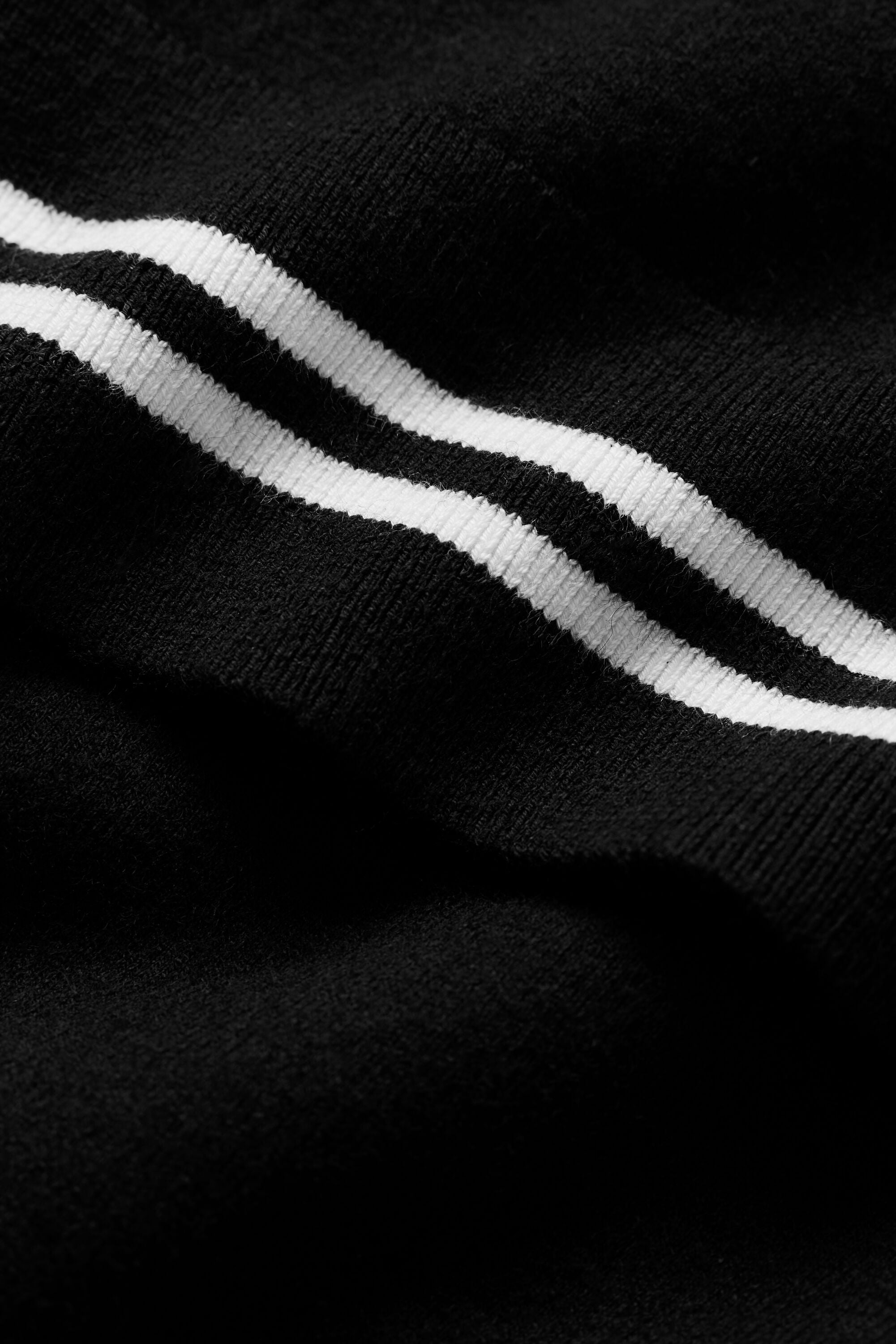 Women's Cotton Cashmere Short Sleeve Tennis Yoga Top - Soft Athletic Tee in Black/White