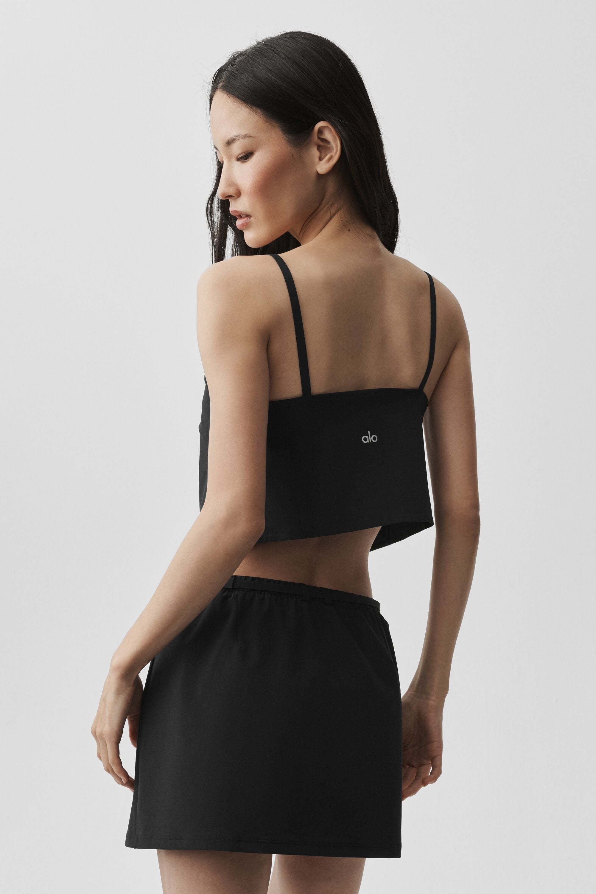Women's Cropped Yoga Tank Top - Stretchy Sleeveless Crop Top for Workout in Black